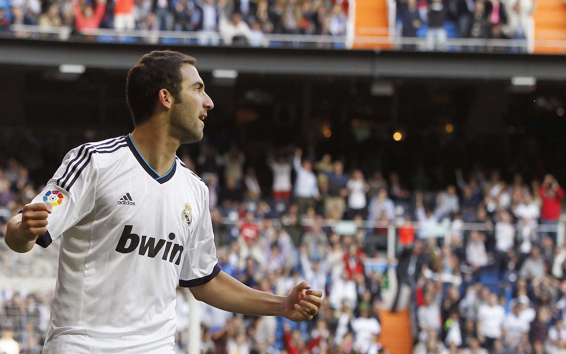 中超“汉沪大战”武汉三镇主场战平上海海港 奥斯卡世界波扳平比分